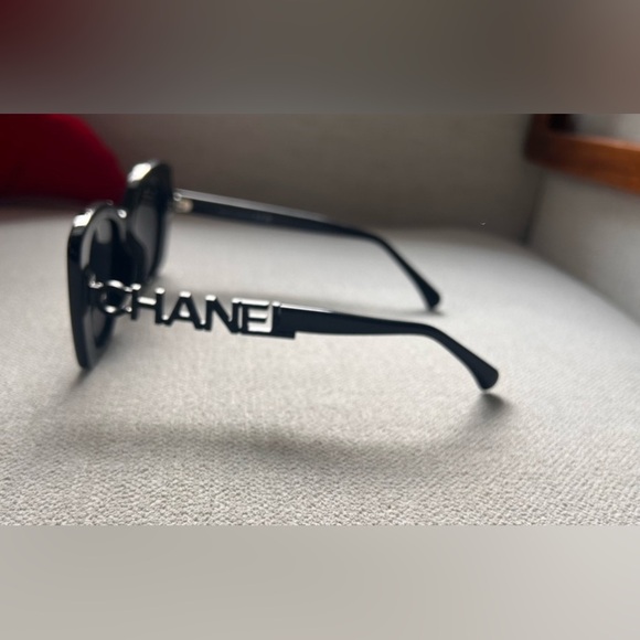 CHANEL
Acetate Strass Polarized Square Sunglasses 5422-B-A Black - Picture 2 of 7